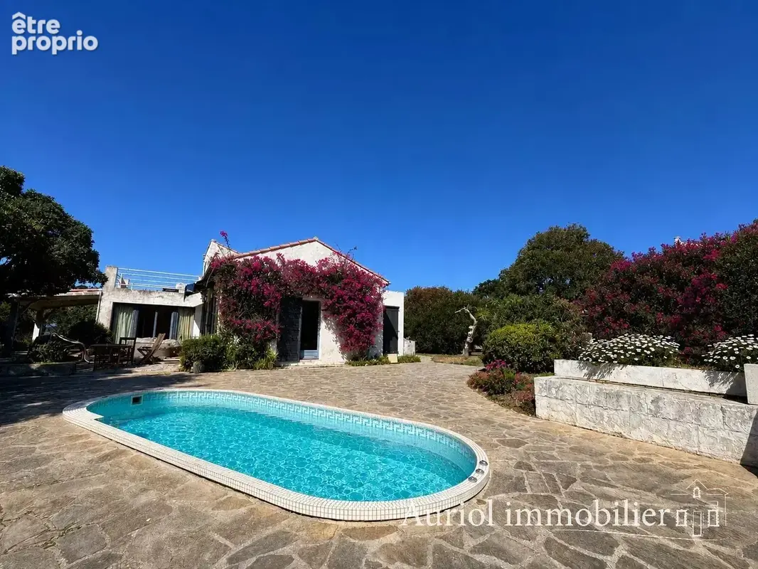 ILE DU LEVANT Maison avec vue mer, piscine et terrain plat - photo 4