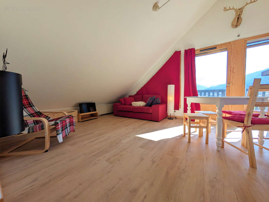 Appartement à MORILLON