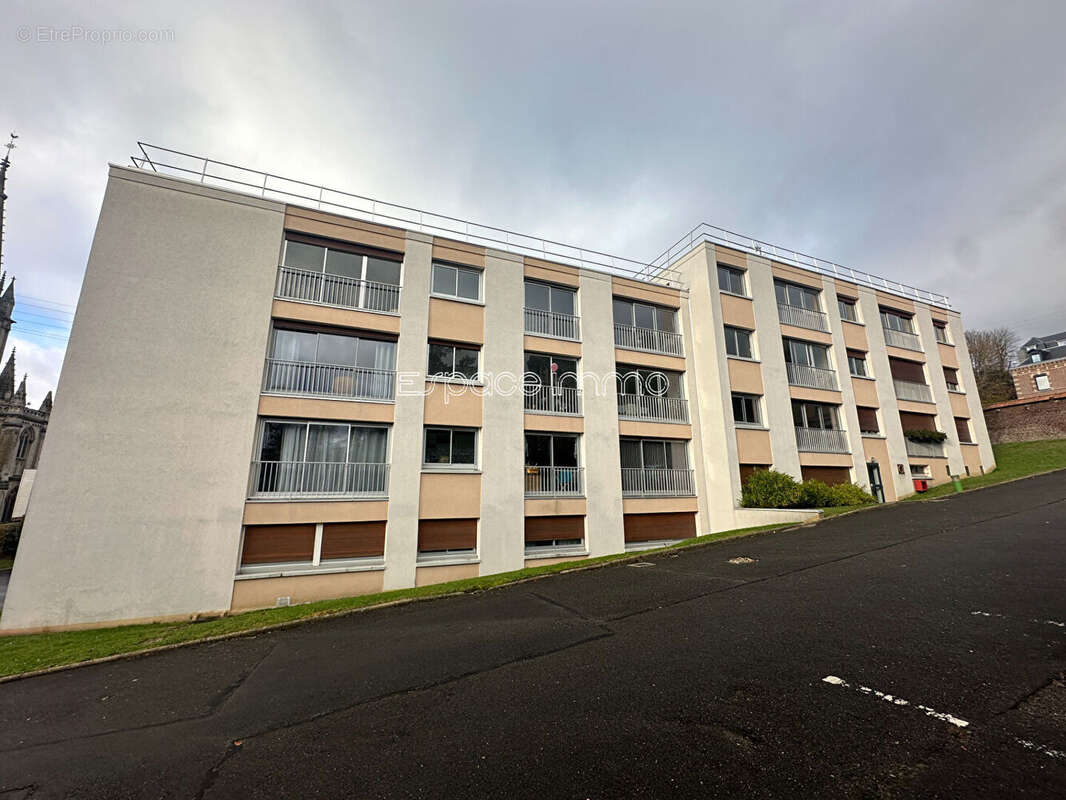 Appartement à MONT-SAINT-AIGNAN