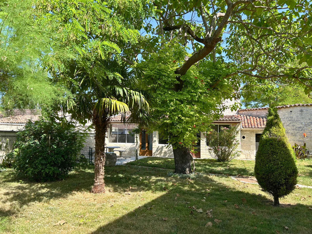 Maison charentaise avec jardin à merpins - photo 21