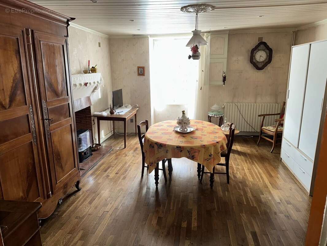 Maison à SAINT-MAURICE-LA-CLOUERE