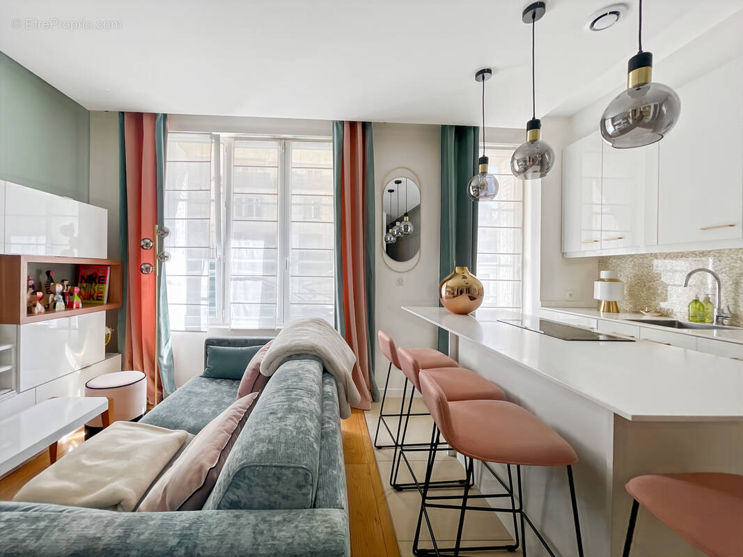 Appartement à PARIS-17E