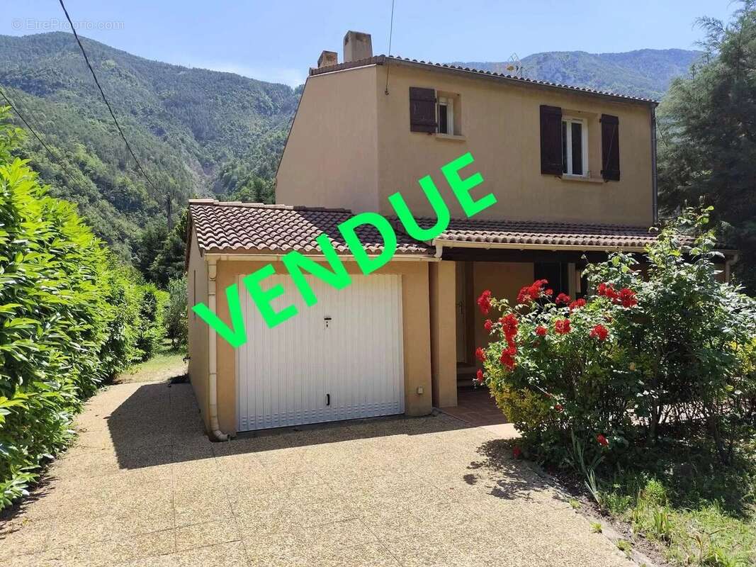 Maison à TOUET-SUR-VAR