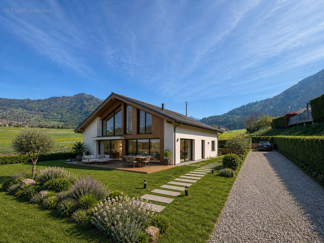 Maison à LA TOUR