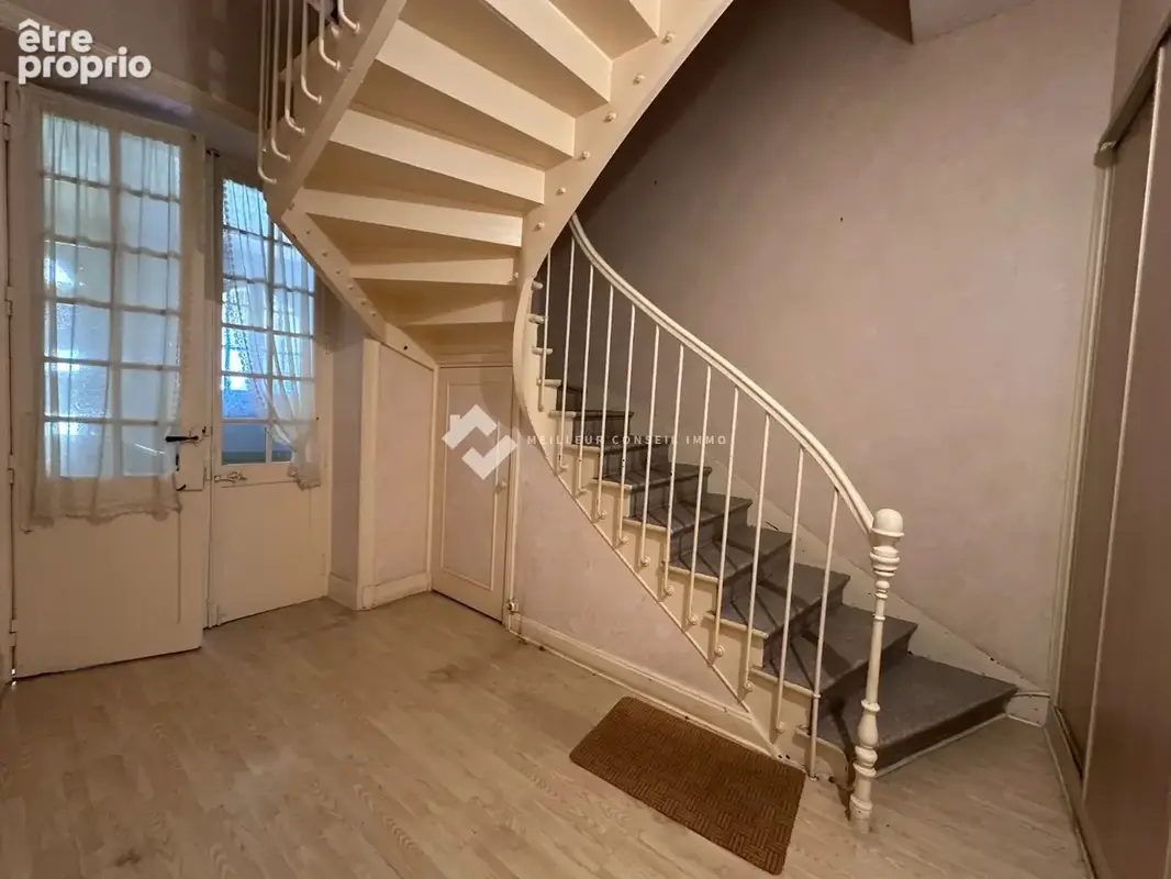 Appartement 243 m² à vendre à La Monnerie-Le-Montel (63650) - photo 7