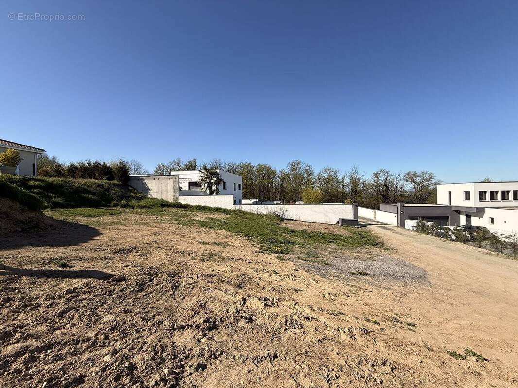 Terrain à MONTBRISON