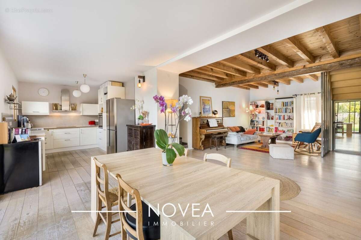 Maison à CURIS-AU-MONT-D'OR