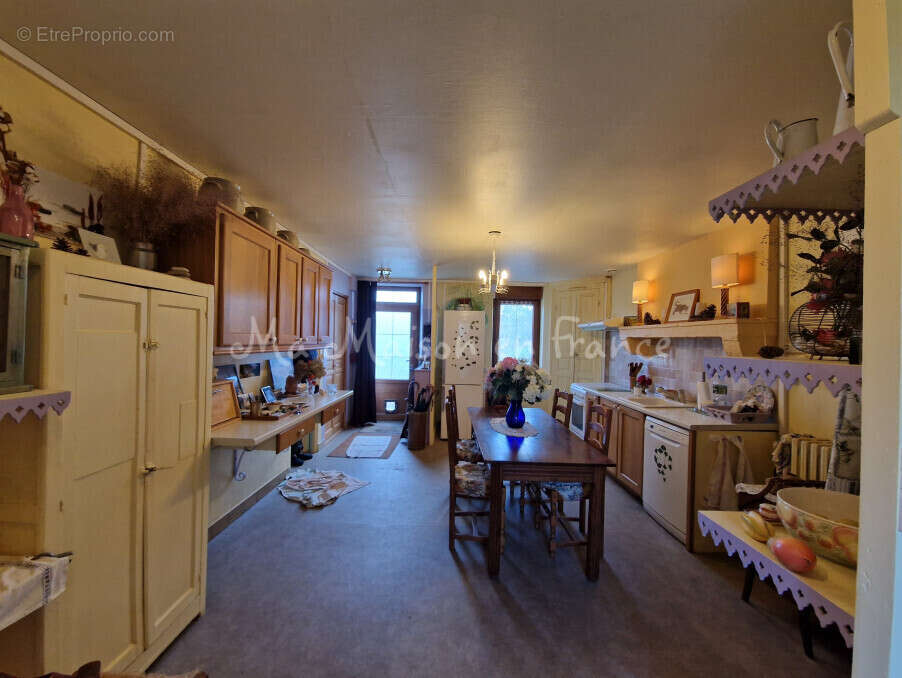 Maison à BELLENAVES