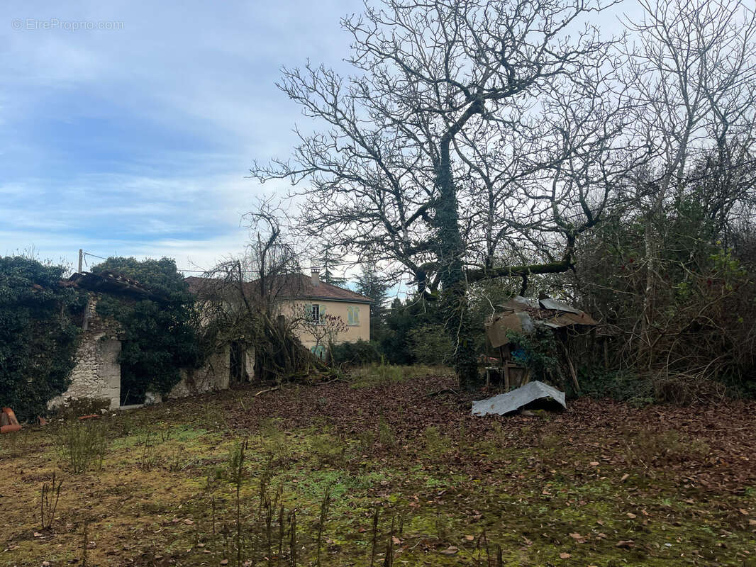 Maison à LEGUILLAC-DE-L&#039;AUCHE