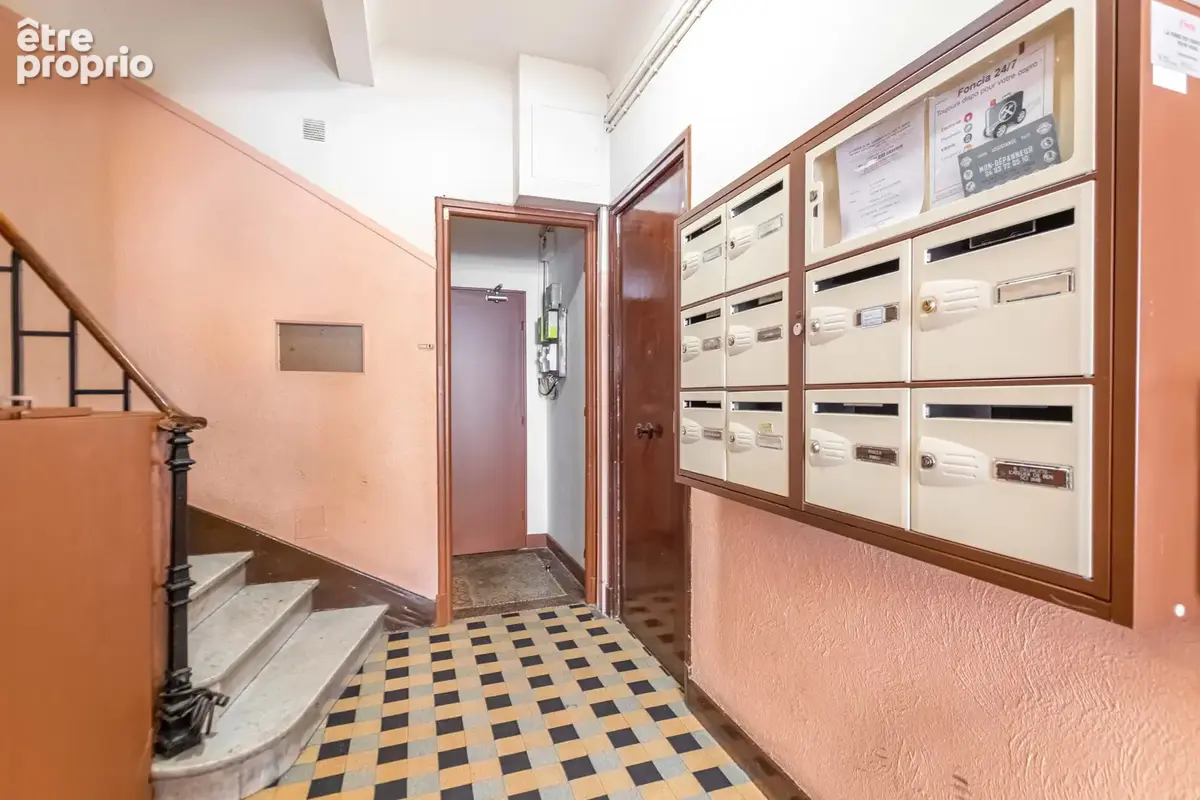 NICE RUE DE FRANCE / FLEURS / RUE CLAUDIA - 2 pièces de 38 m2 avec balcons, à rénover, idéal investissement locatif ! Proche pro - photo 10