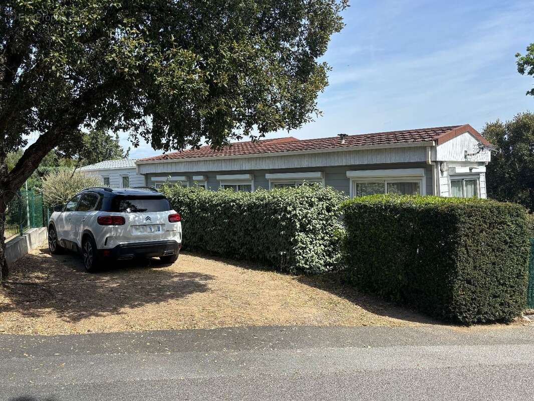 Maison à ROQUEBRUNE-SUR-ARGENS