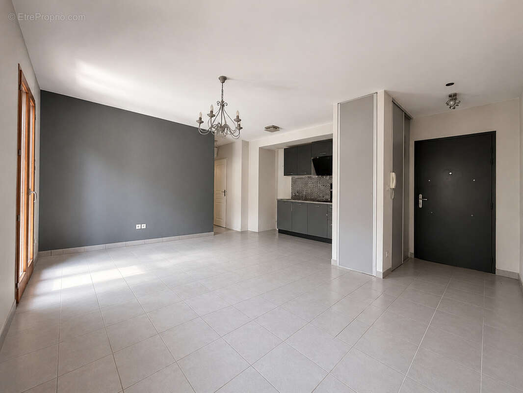 Appartement à BONNE