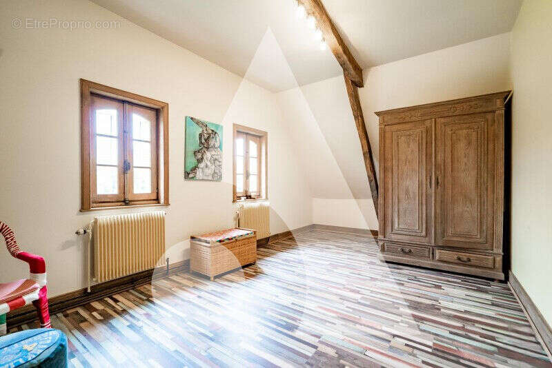 Maison à TAISNIERES-SUR-HON