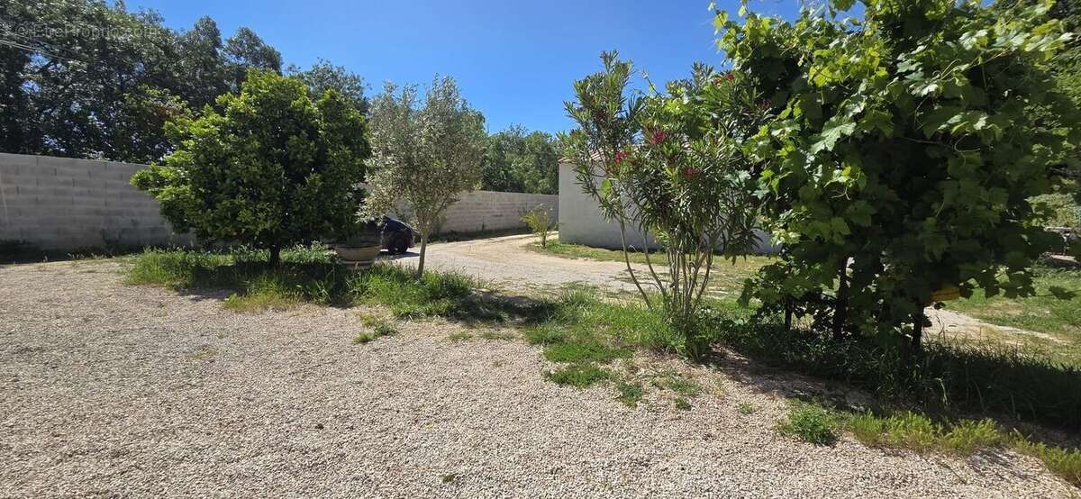 AUBAGNE-MAISON T5 A VENDRE-4 CHAMBRES-550M² DE TERRAIN-PROCHES - Maison à AUBAGNE