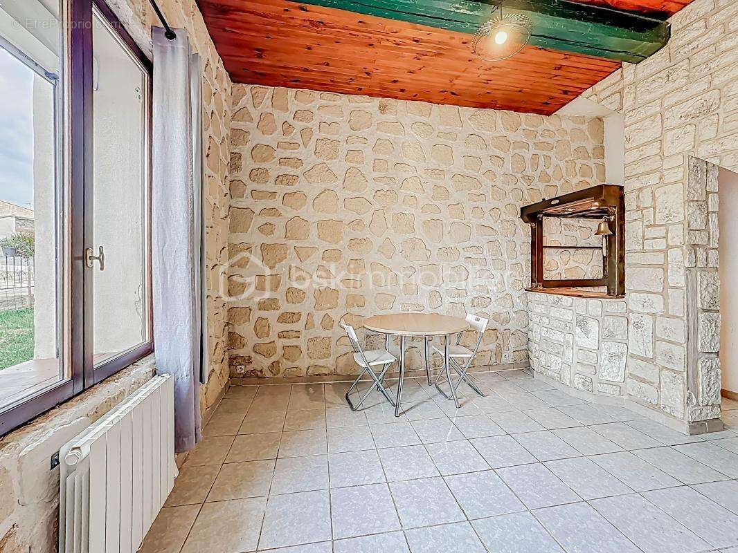 Maison à GALLARGUES-LE-MONTUEUX