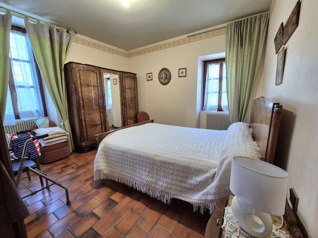 Maison à LEZAN