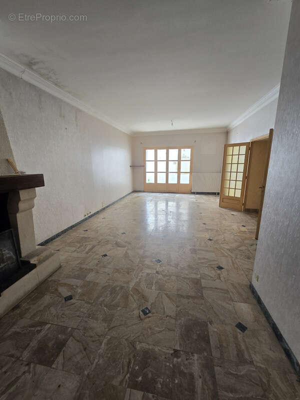 Maison à DUN-SUR-AURON