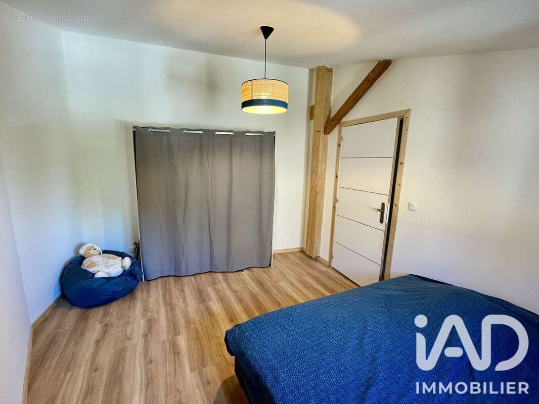 Maison 104 m² à Saint-Clement  - photo 8