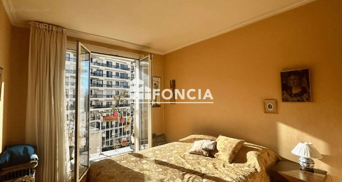 Appartement à PARIS-20E