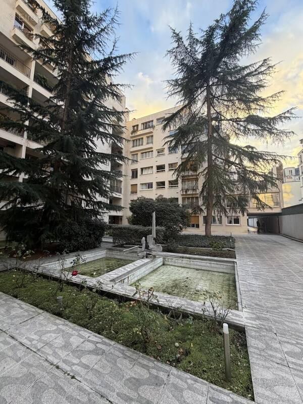 Commerce à PARIS-17E