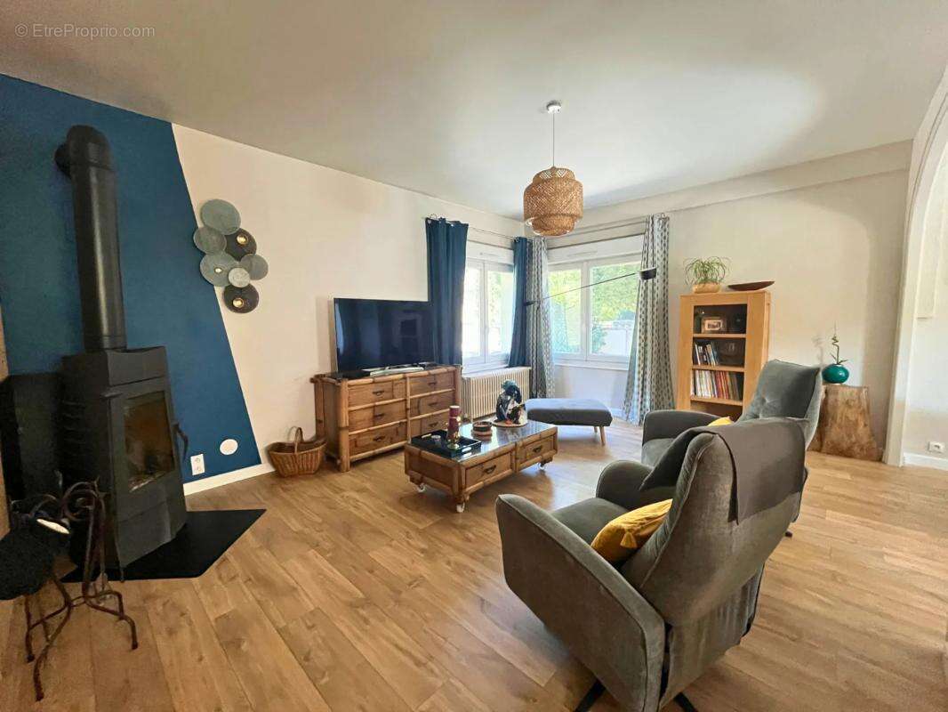 Maison à SAINT-VICTOR-DE-CESSIEU