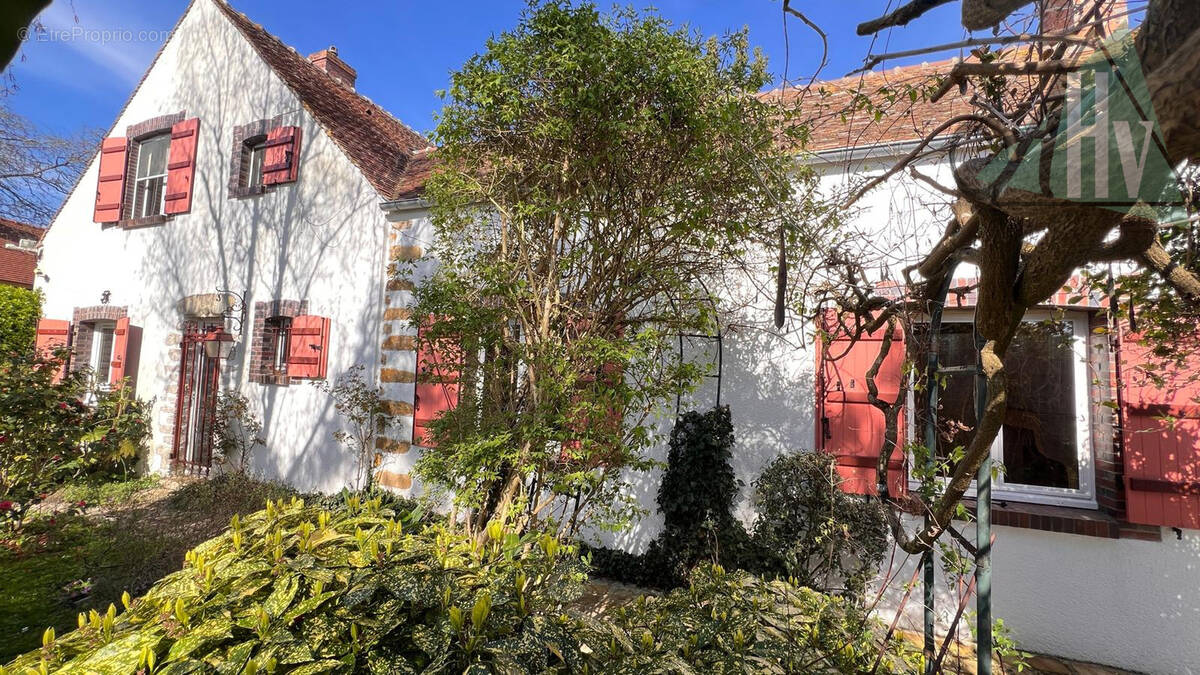Maison à VILLENEUVE-LES-BORDES