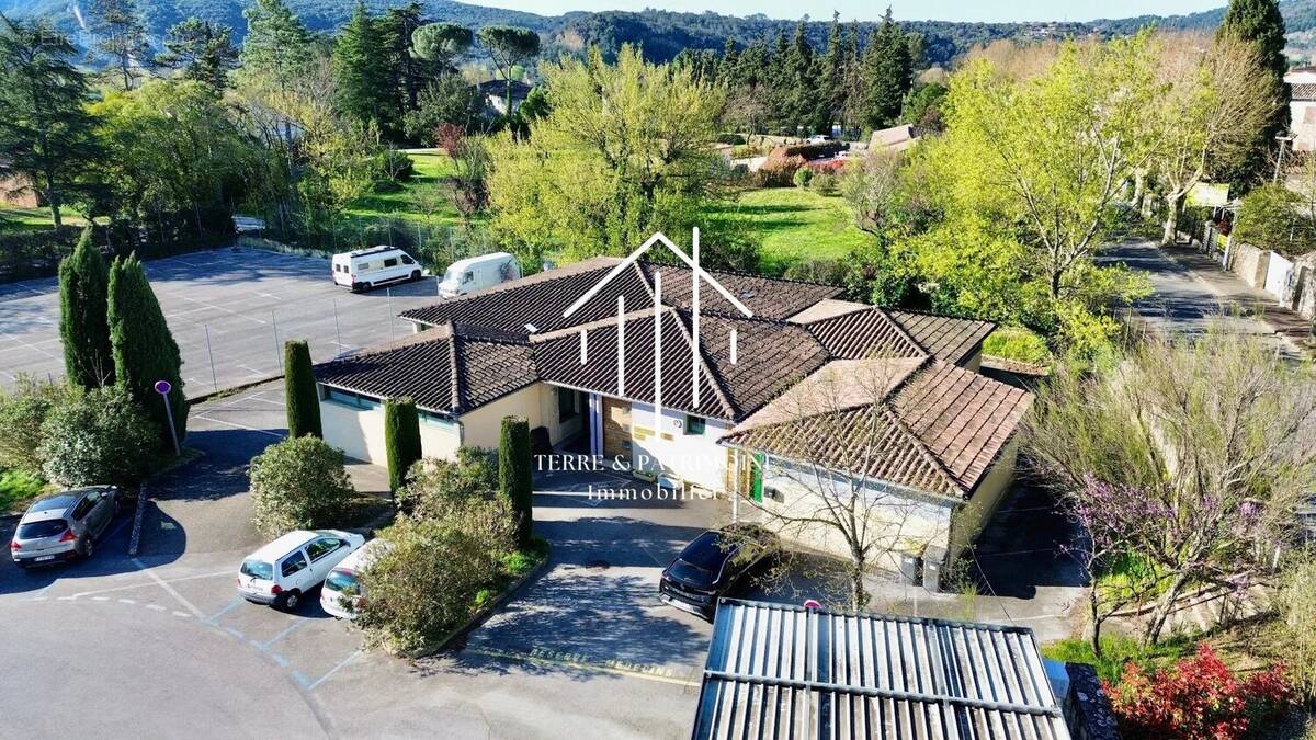 Commerce à VALLON-PONT-D'ARC