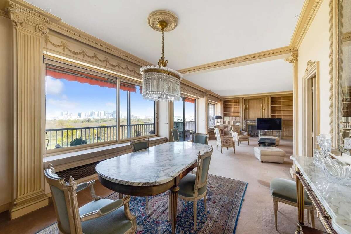 Appartement à PARIS-16E