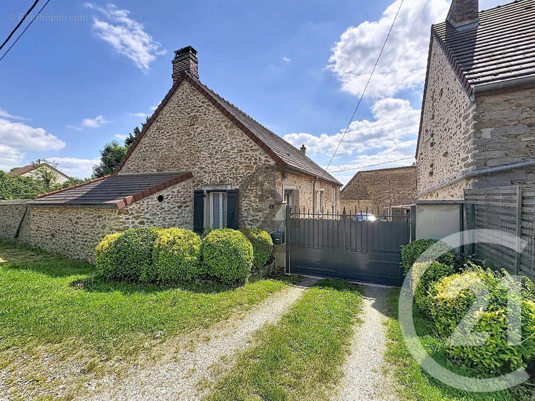 Maison à OZOUER-LE-VOULGIS