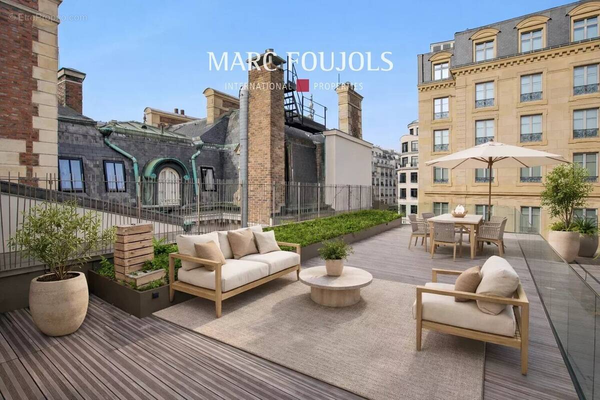 Appartement à PARIS-8E