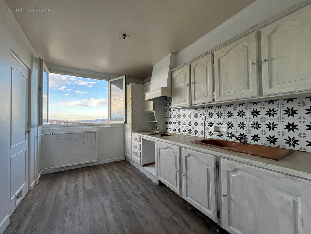 Appartement à SAINT-ETIENNE