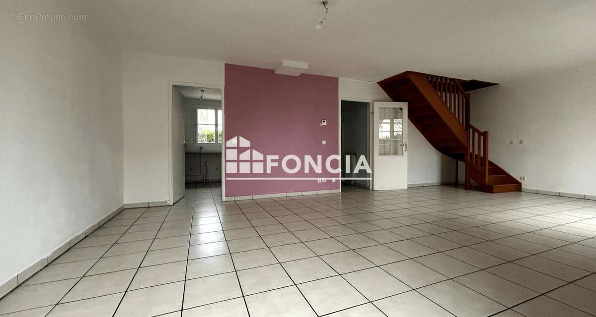 Maison à LE COUDRAY-MONTCEAUX