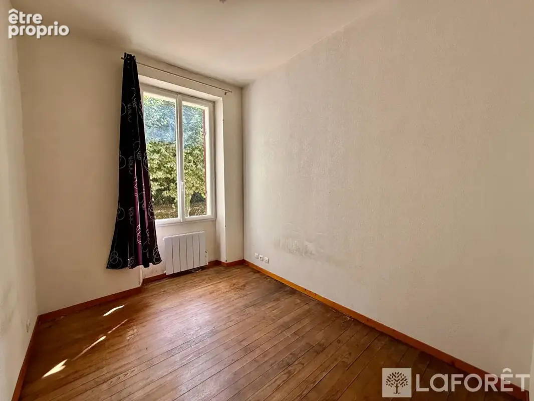 Appartement T3 en duplex avec cour et parking - photo 5
