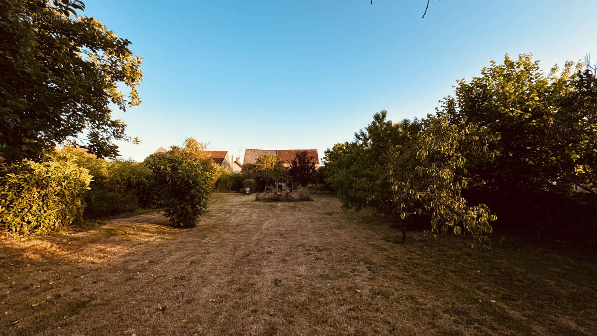 Vente en Exclusivité à Pontaubert - Charmante Maison de caractère avec jardin de 1467 m2 au prix de 235 400 €. - photo 18