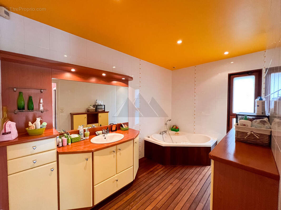 Maison à LAMPAUL-PLOUARZEL