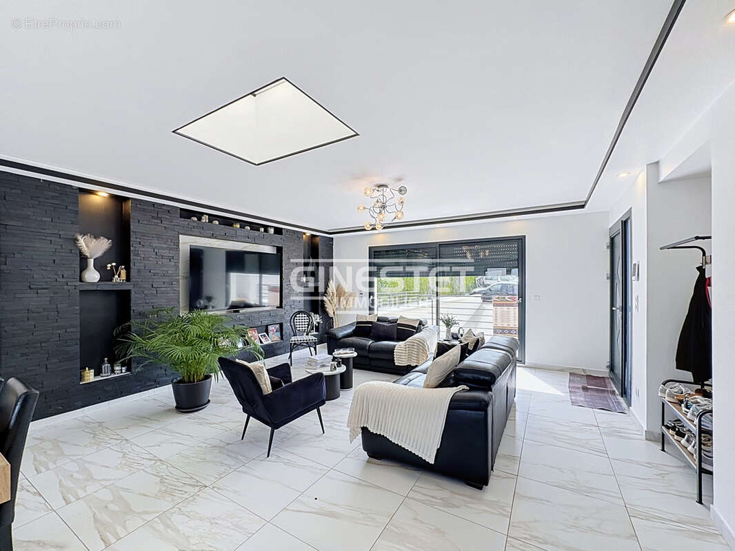 CULOISON, Villa 348m2, 4 chambres, un appartement de 54m2 et piscine intérieure. - photo 6