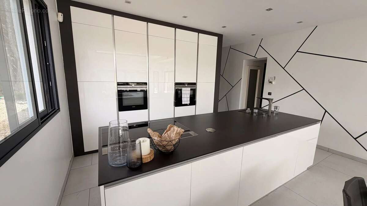 Maison 174 m² à Aix-En-Provence  - photo 5
