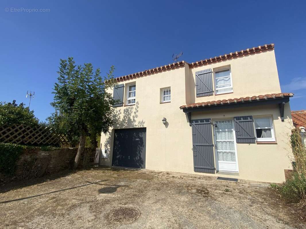 Maison 105 m² à La Chaize-Giraud  - photo 2