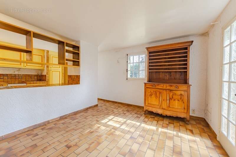Maison à vendre 5 pièces AIX EN PROVENCE (13) de 150m², terrain de 1630m² piscineable. Garage + espace stationnement. Résidence  - photo 17