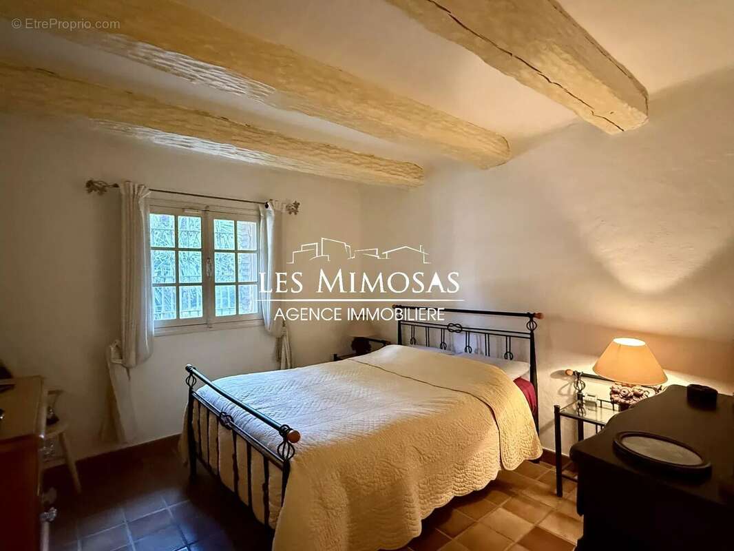Maison à ROQUEBRUNE-SUR-ARGENS