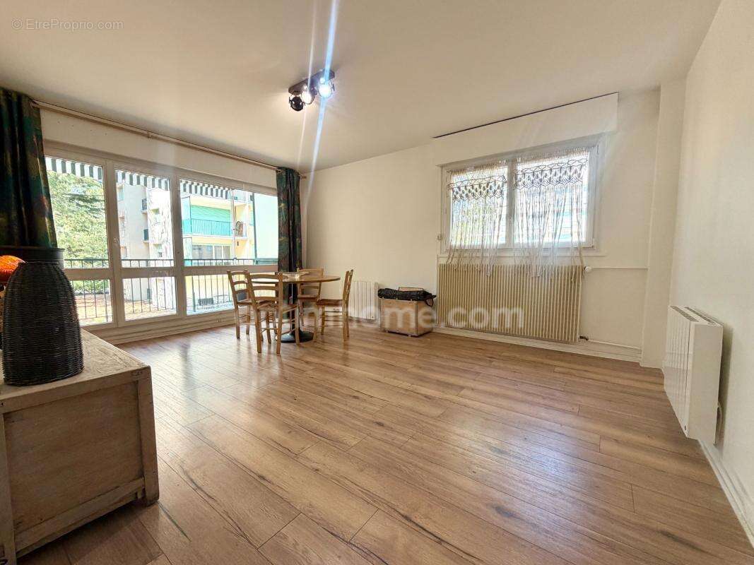 Appartement 3 pièces 2 chambres avec loggia, cave et parking - photo 4