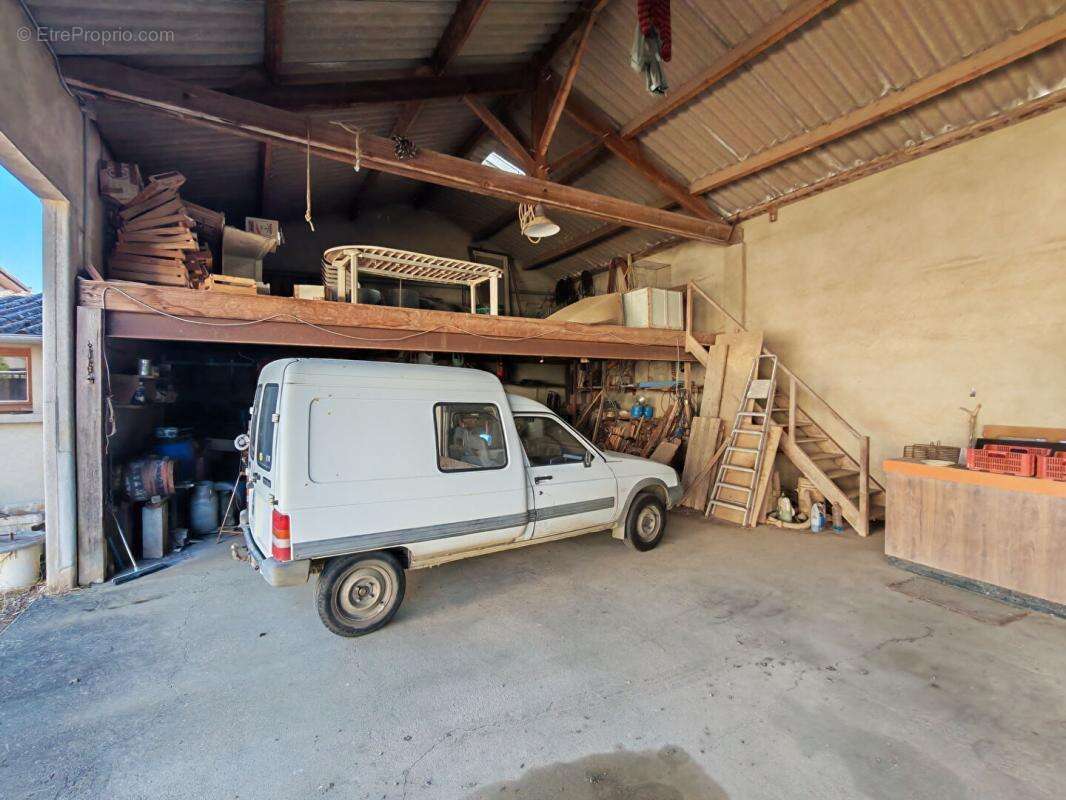 Maison de 185 m2  à Bignoux , 5 chambres , jardin, cour, grange - photo 11