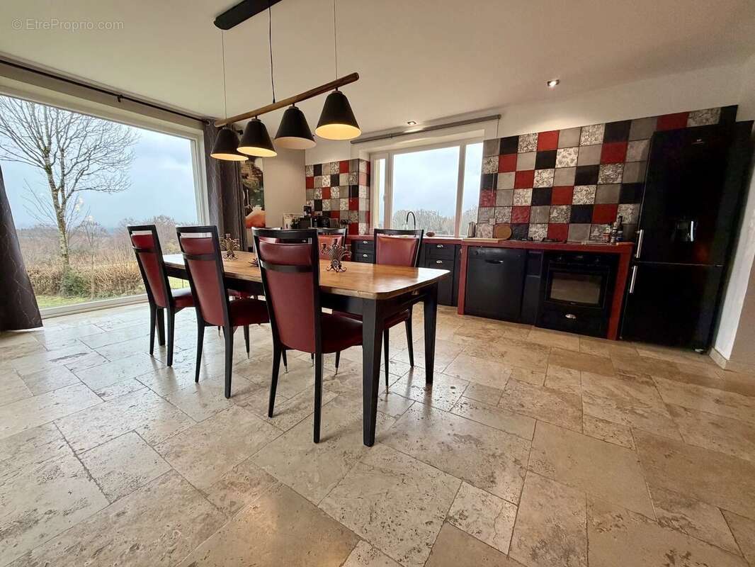 Maison à DUN-LES-PLACES