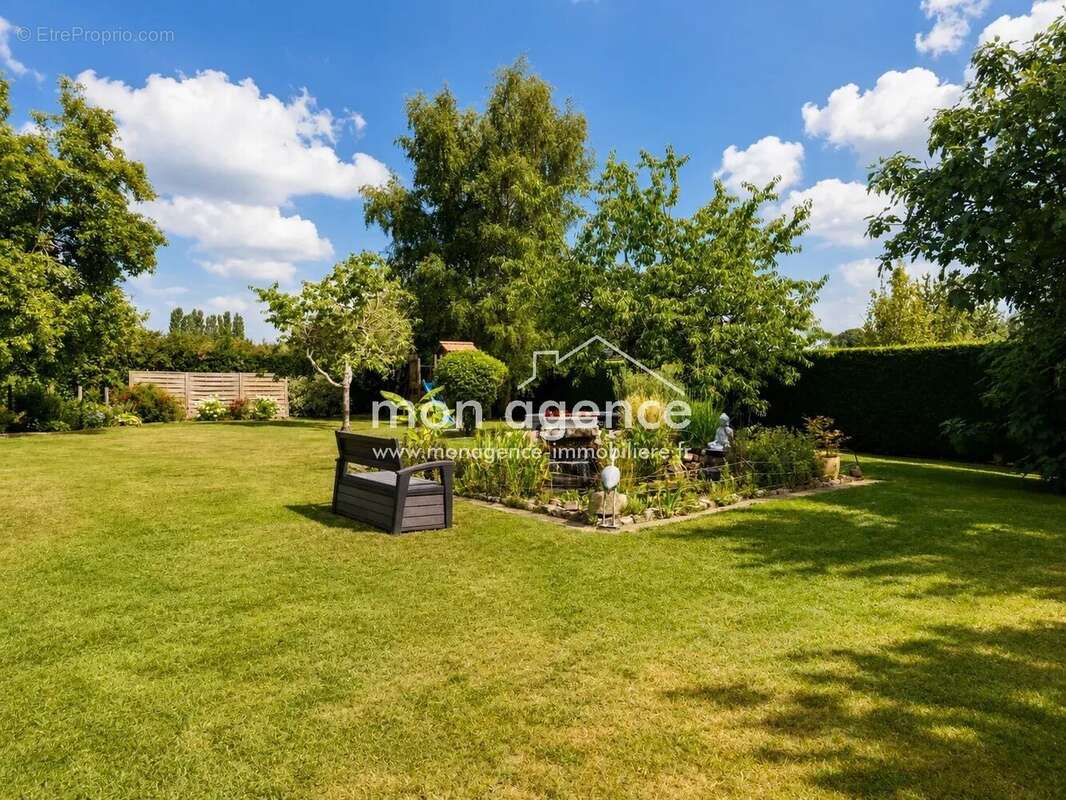 Sainte-Croix-sur-Buchy – Maison familiale de 133 m² sur un terrain de près de 2 000 m² - photo 14