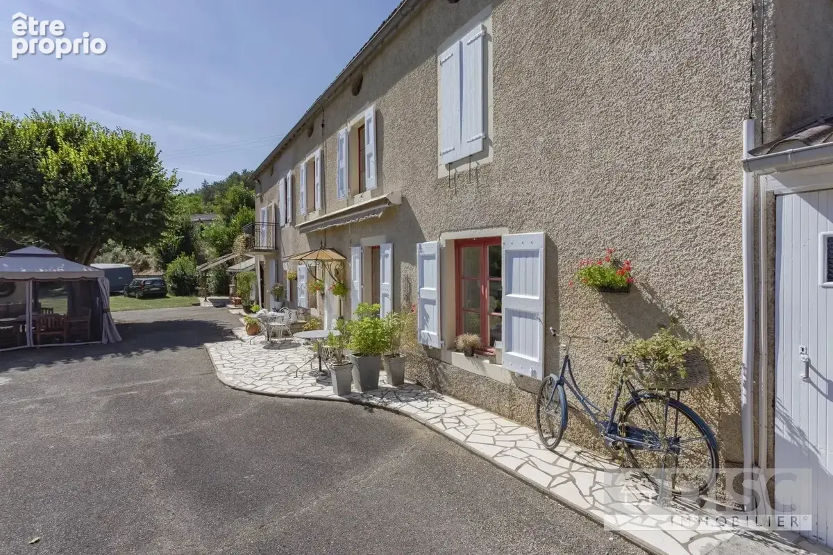 Maison avec appartement indépendant, grand jardin et dépendances. - photo 2