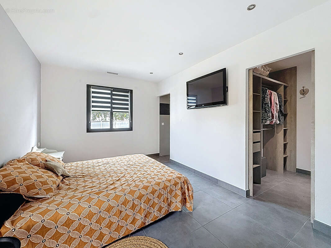 Maison à PEZILLA-LA-RIVIERE