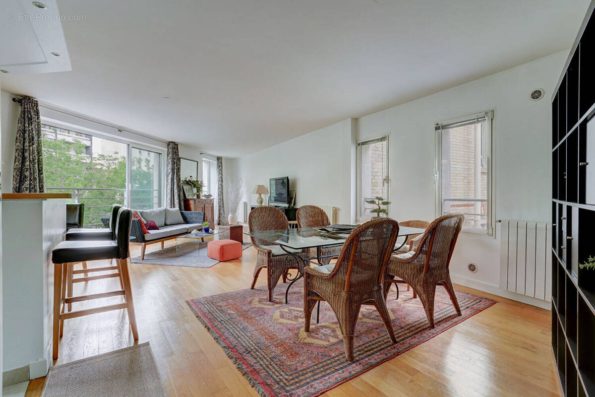 Appartement à PARIS-16E