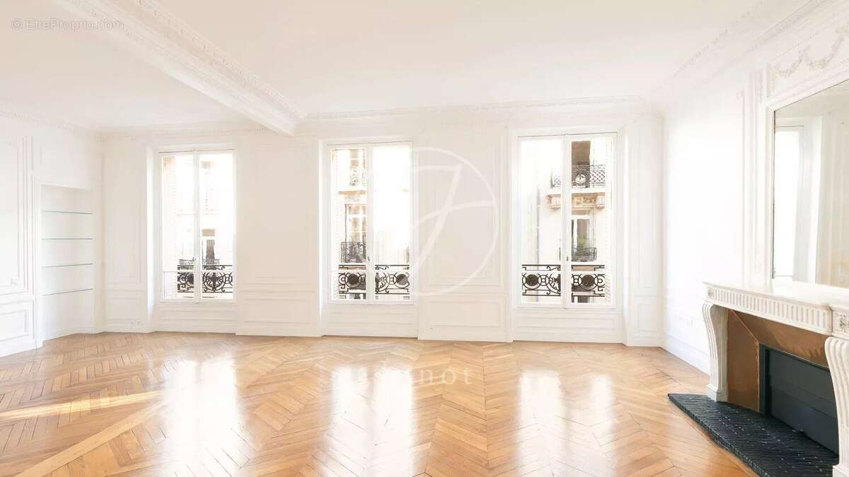 Appartement à PARIS-16E