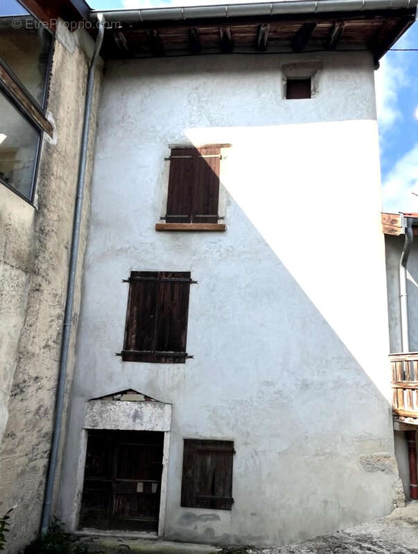 01160 PRIAY : Maison de ville au centre-village - photo 6