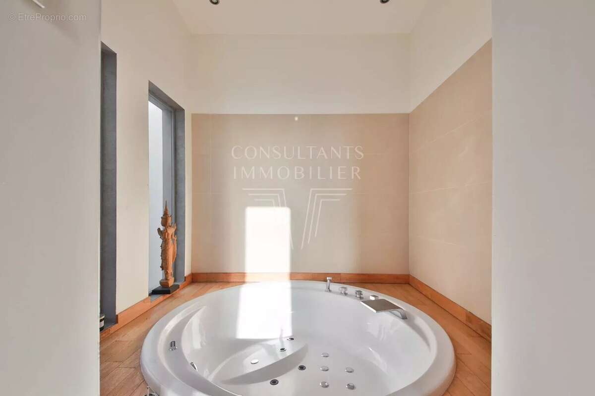 Maison à ISSY-LES-MOULINEAUX